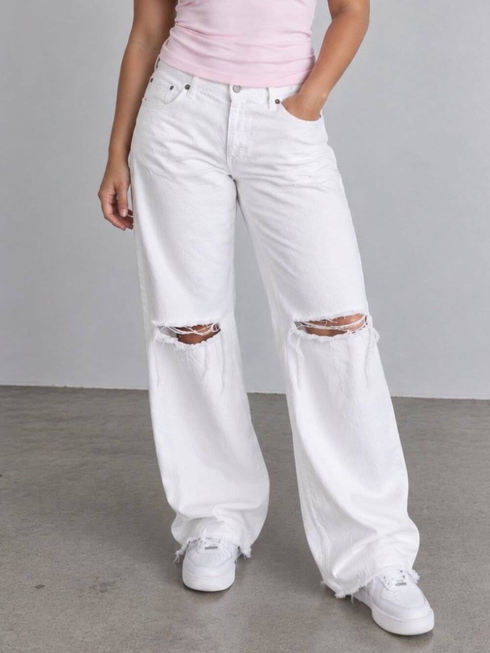 ABERCROMBIE & FITCH Curve Love Baggy Jeans White Distressed Knee Rips 30 EUC